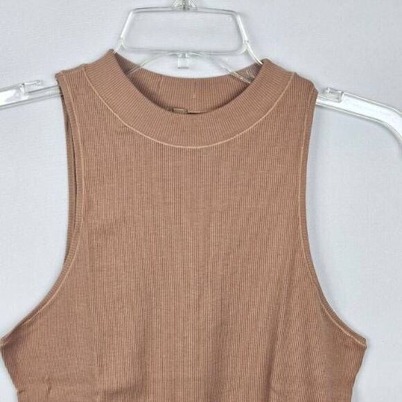 SKIMS RIBBED SLEEVELESS TANK TOP NWT - Picture 2 of 11